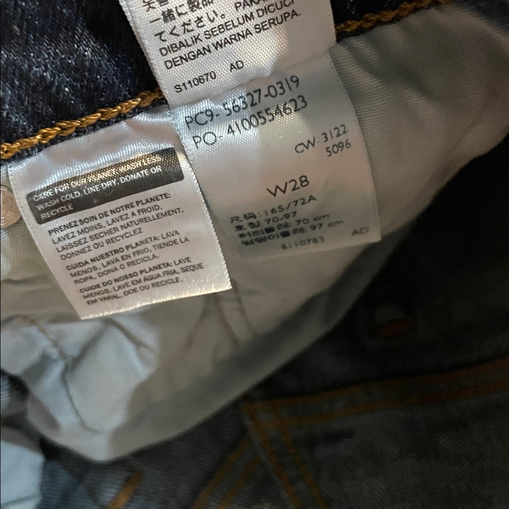 Levi's Women's 501 Original High-Rise Jean
Shorts size 28 - Picture 7 of 7